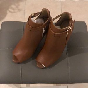 “Michael Kors Boots” 8M